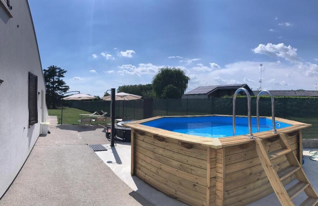 Nifty Intera Villa Con Piscina Relax, Idromassaggio E Sauna Muscletto Ngoại thất bức ảnh